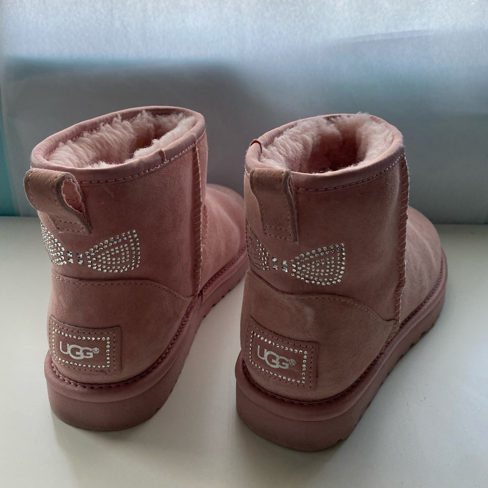 RARE Pink Rhinestone Bow mini low Ugg’s